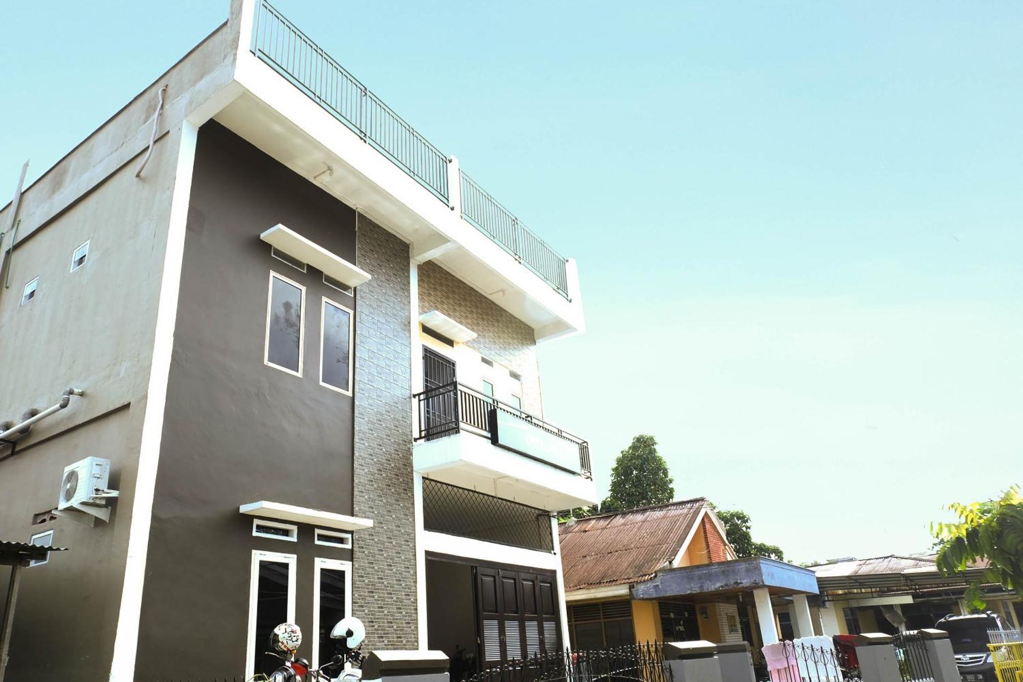 Oyo Life 2507 Rooftop Hotel Pekanbaru